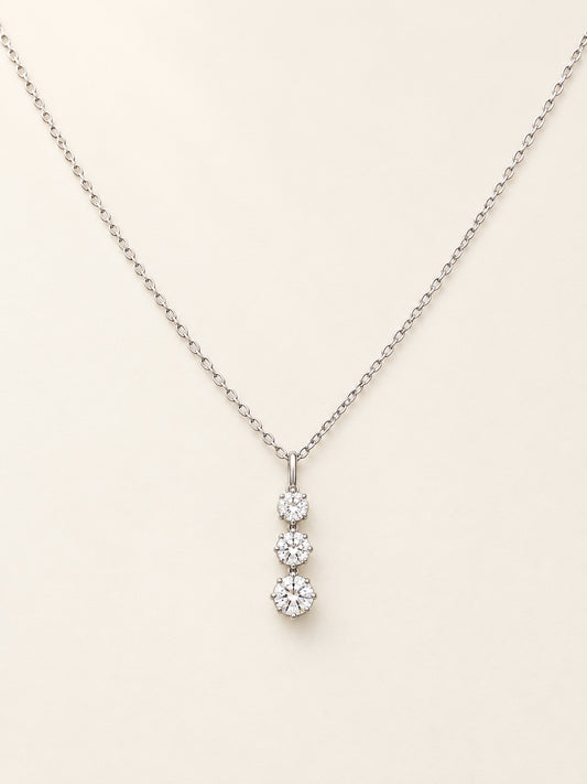 Graduated Round Diamond Drop Necklace in 18k White Gold