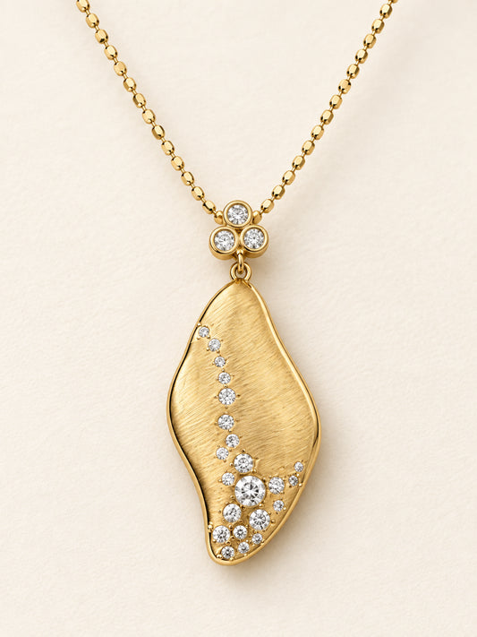 Leaf Pendant Necklace in 18k Yellow Gold